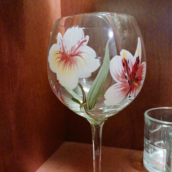 9" Goblet HAND PAINTED WINE GLASS Hawaiian Hibiscus Lilly Flowers - Picture 2 of 15